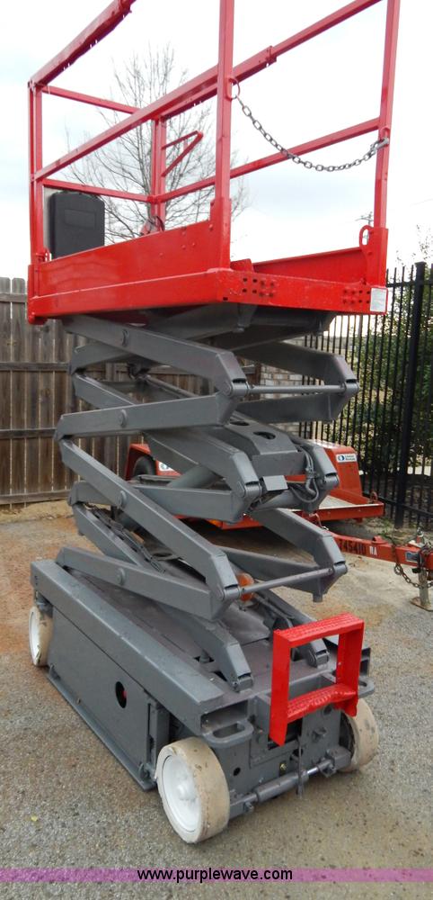 image for item H3469 2007 Sky Jack SJIII 3219 scissor lift