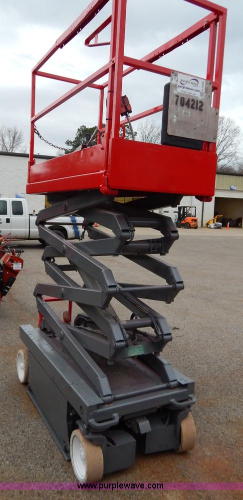 image for item H3469 2007 Sky Jack SJIII 3219 scissor lift