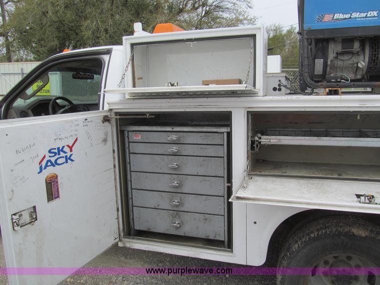 image for item I7137 2008 Ford F350 Super Duty XLT service truck