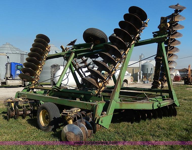 John Deere 330 disk in Overbrook, KS Item AC9200 sold Purple Wave