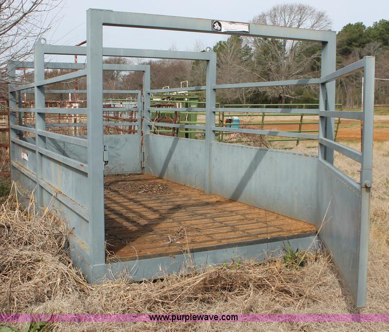 image for item AK9674 J&S portable livestock scale