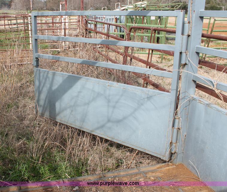 image for item AK9674 J&S portable livestock scale