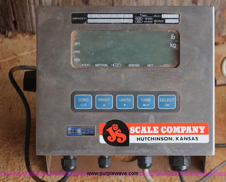 image for item AK9674 J&S portable livestock scale