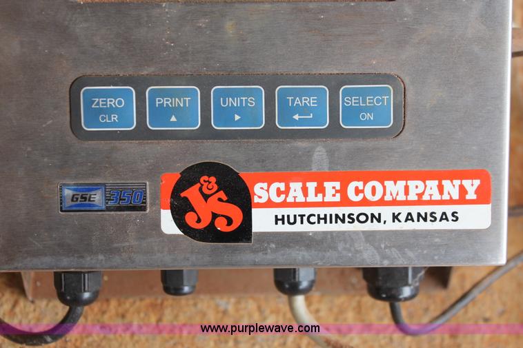 image for item AK9674 J&S portable livestock scale