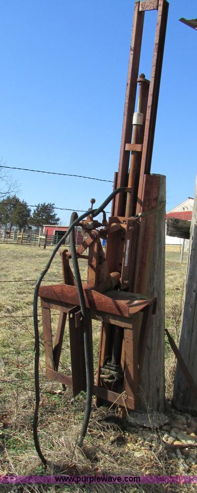 Shaver Hydraulic Fence Post Driver In Leslie Mo Item An9114 Sold Purple Wave