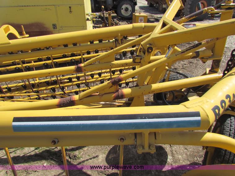 image for item AN9924 Vermeer R23A hydraulic driven rake