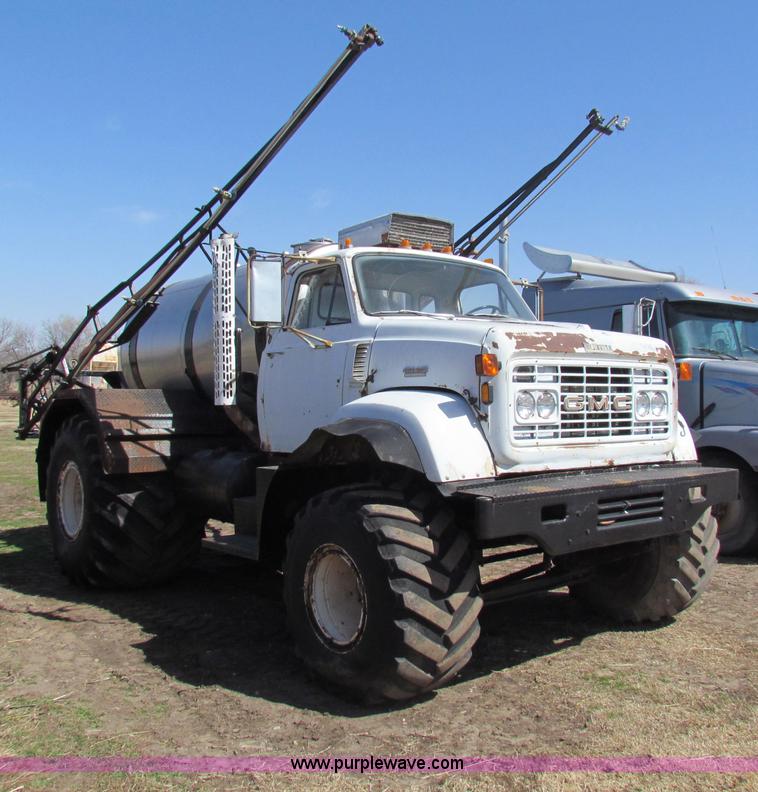 1979 GMC 7500 Big Wheels sprayer in Winfield, KS Item AN9929 sold