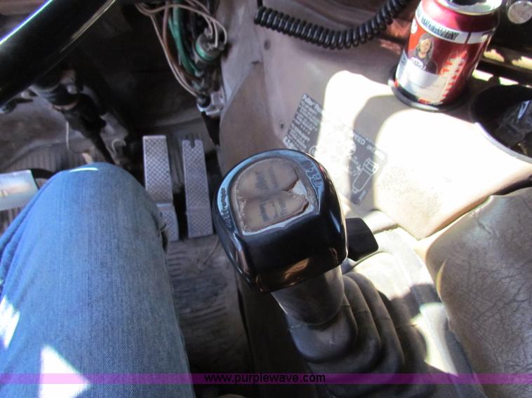 image for item AN9943 1985 Freightliner semi truck