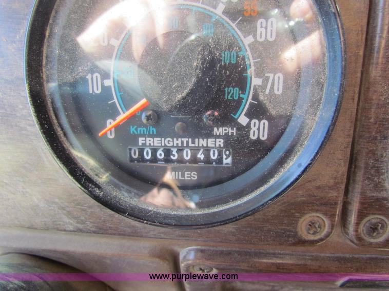 image for item AN9943 1985 Freightliner semi truck