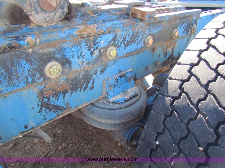 image for item AN9943 1985 Freightliner semi truck