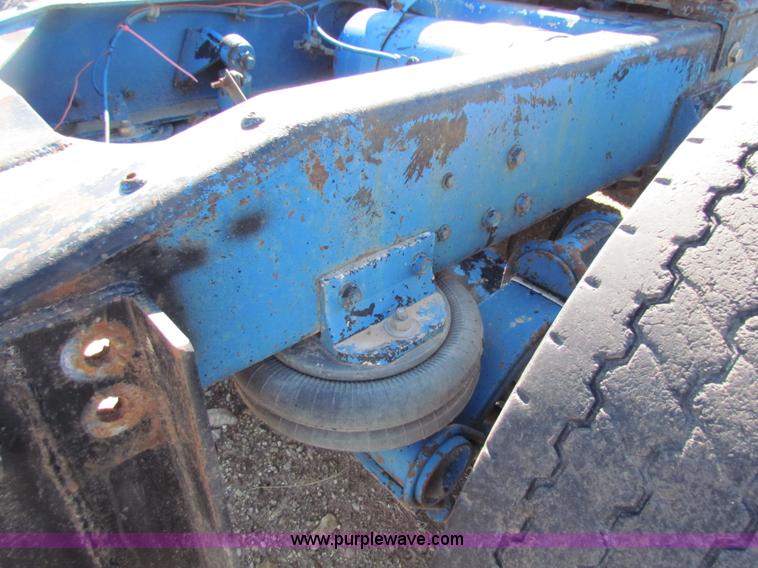 image for item AN9943 1985 Freightliner semi truck