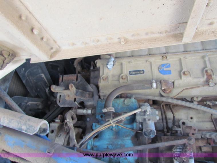 image for item AN9943 1985 Freightliner semi truck