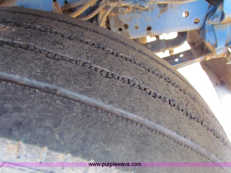 image for item AN9943 1985 Freightliner semi truck