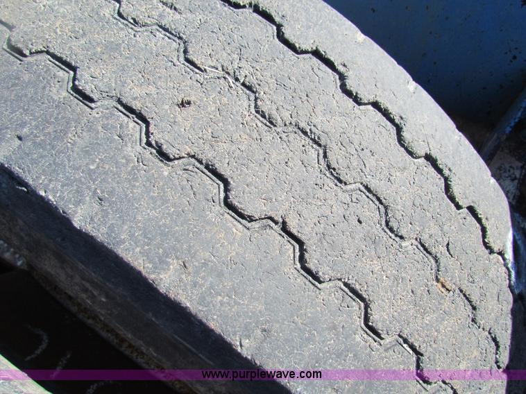 image for item AN9943 1985 Freightliner semi truck