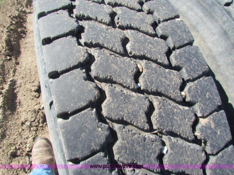 image for item AN9943 1985 Freightliner semi truck