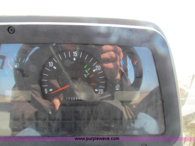 image for item AN9945 1998 Massey-Ferguson 4225 tractor