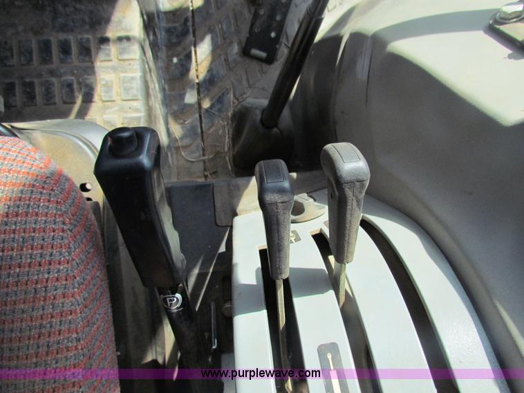 image for item AN9945 1998 Massey-Ferguson 4225 tractor