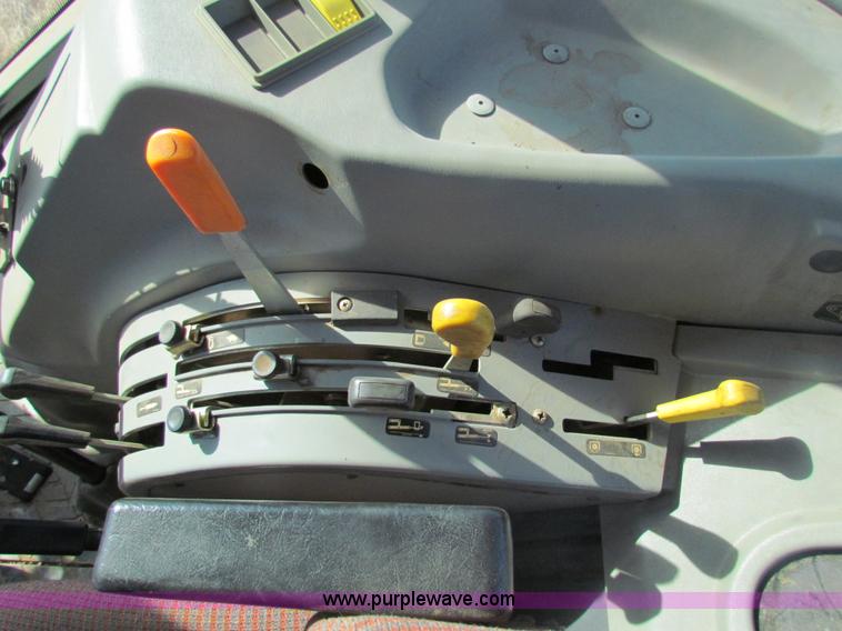 image for item AN9945 1998 Massey-Ferguson 4225 tractor