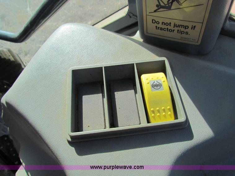 image for item AN9945 1998 Massey-Ferguson 4225 tractor