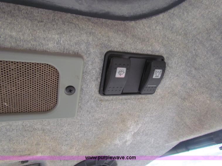 image for item AN9945 1998 Massey-Ferguson 4225 tractor