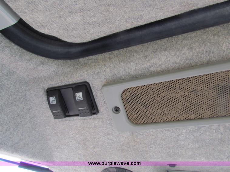 image for item AN9945 1998 Massey-Ferguson 4225 tractor