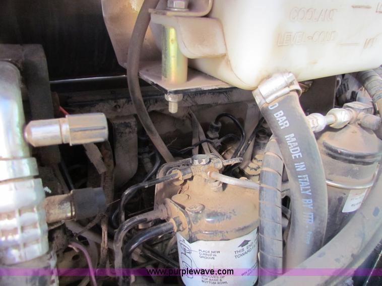 image for item AN9945 1998 Massey-Ferguson 4225 tractor