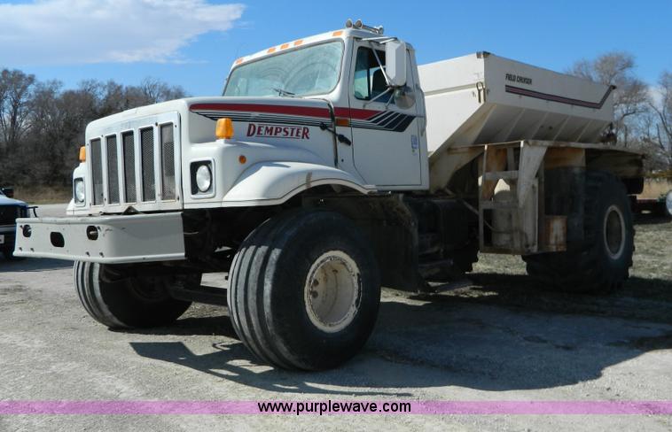 image for item AQ9494 1992 International 2554 spreader truck