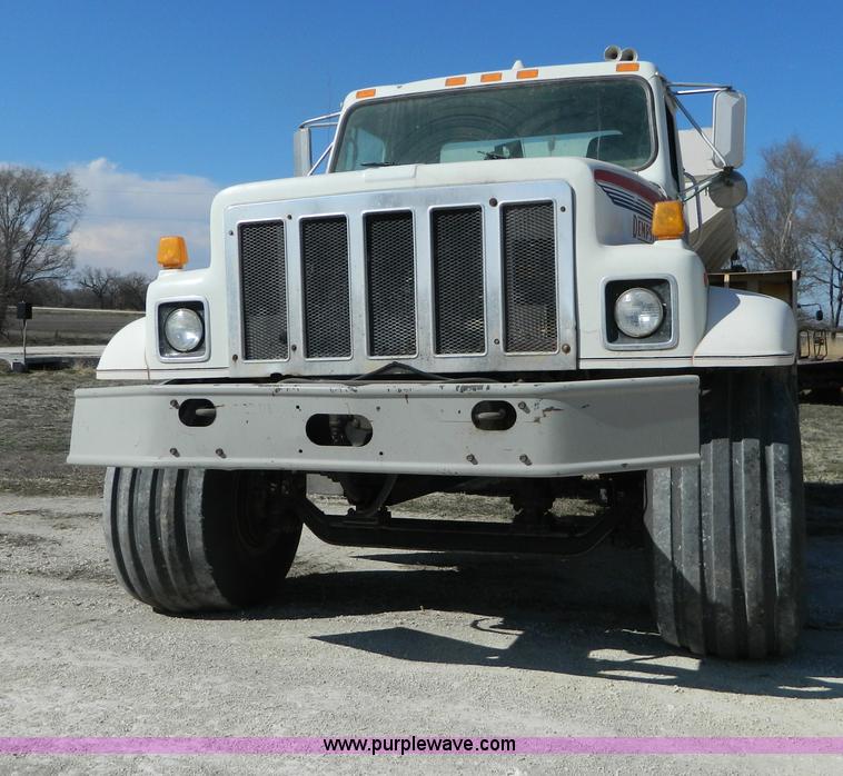 image for item AQ9494 1992 International 2554 spreader truck