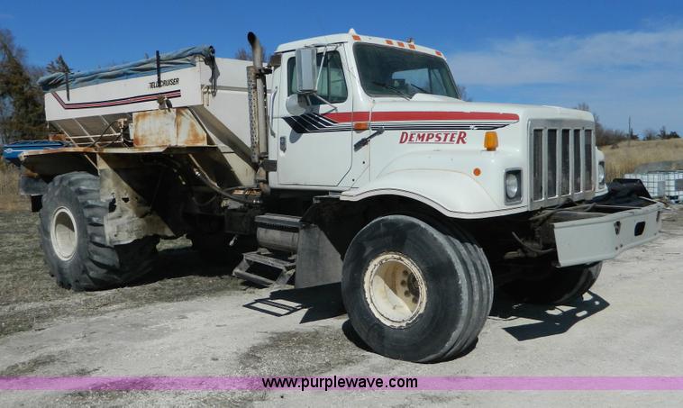 image for item AQ9494 1992 International 2554 spreader truck