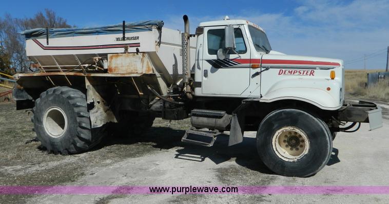 image for item AQ9494 1992 International 2554 spreader truck