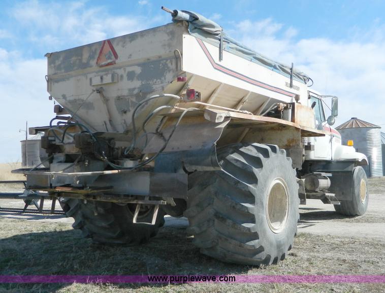 image for item AQ9494 1992 International 2554 spreader truck