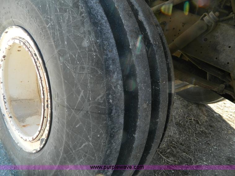 image for item AQ9494 1992 International 2554 spreader truck