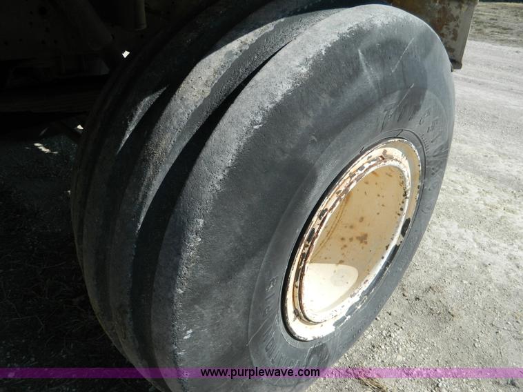 image for item AQ9494 1992 International 2554 spreader truck