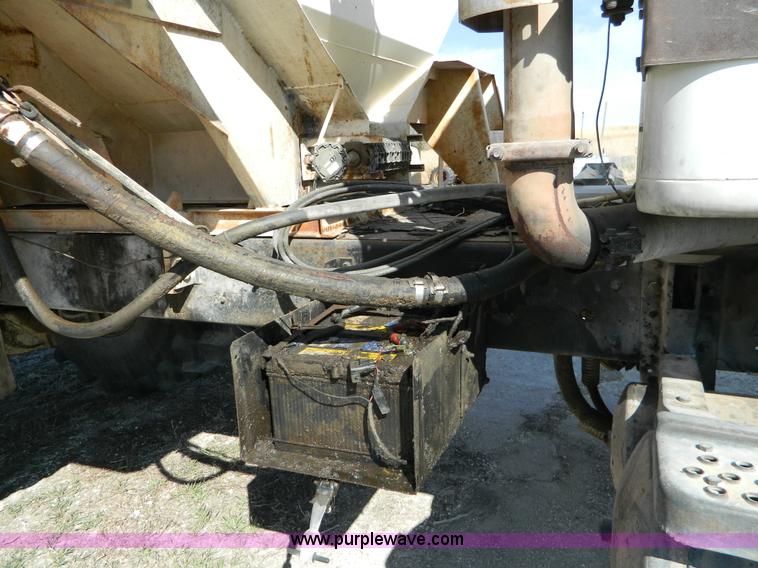 image for item AQ9494 1992 International 2554 spreader truck