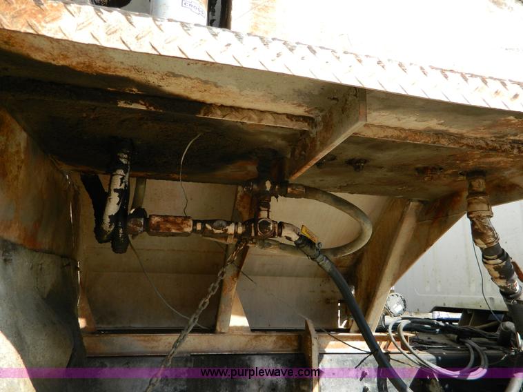 image for item AQ9494 1992 International 2554 spreader truck