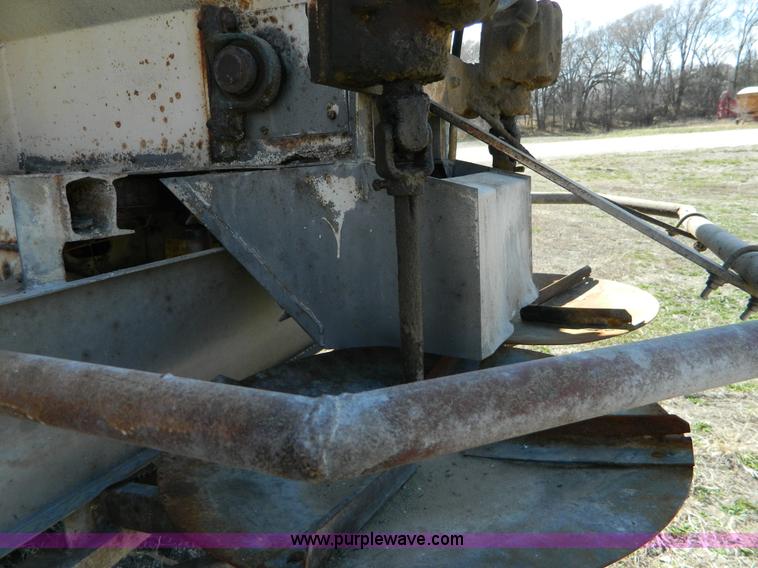 image for item AQ9494 1992 International 2554 spreader truck