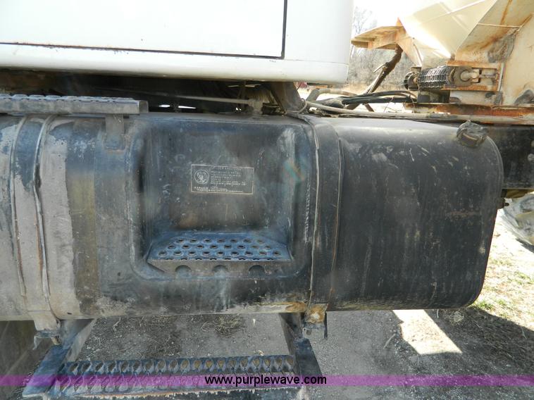 image for item AQ9494 1992 International 2554 spreader truck