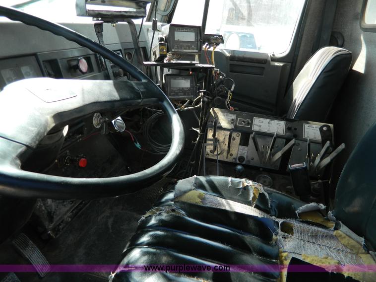 image for item AQ9494 1992 International 2554 spreader truck