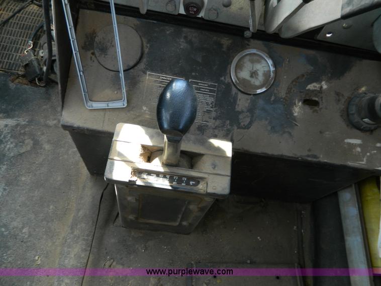 image for item AQ9494 1992 International 2554 spreader truck