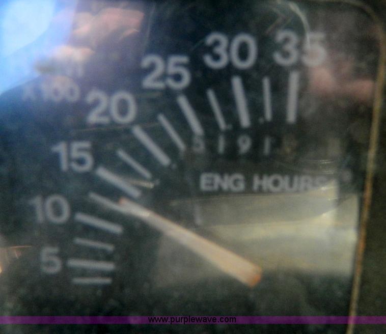 image for item AQ9494 1992 International 2554 spreader truck