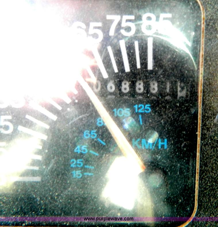 image for item AQ9494 1992 International 2554 spreader truck