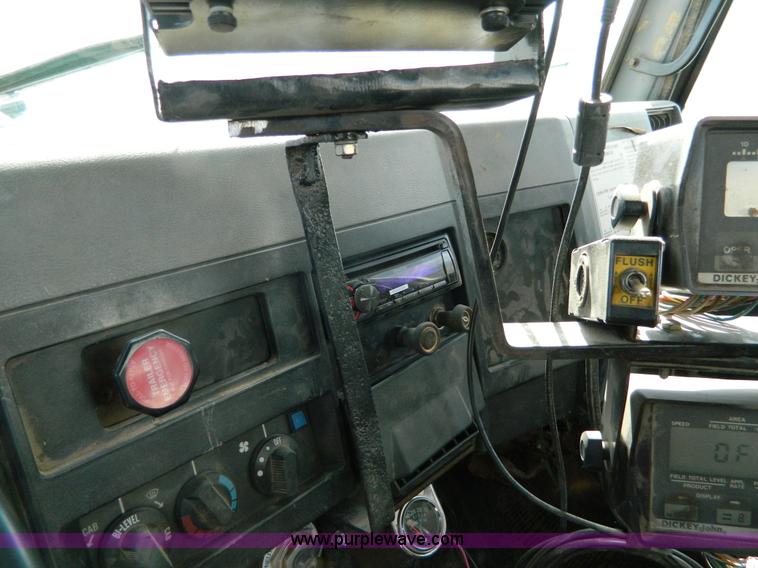 image for item AQ9494 1992 International 2554 spreader truck