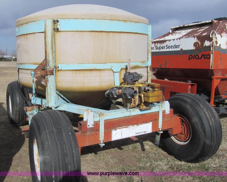 1,600 gallon liquid fertilizer tote trailer in Hoisington, KS Item
