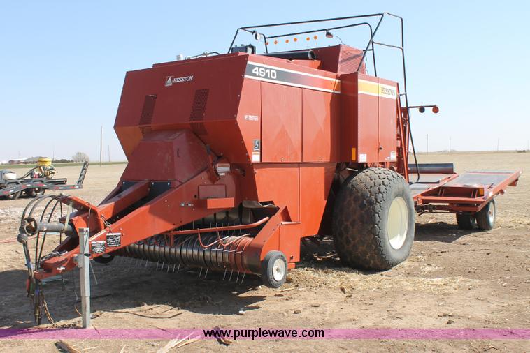 image for item C3786 2000 Hesston 4910 large square baler