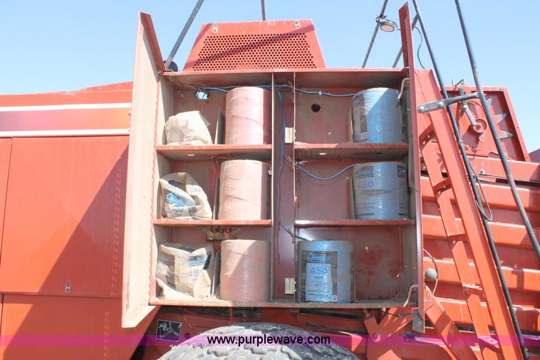 image for item C3786 2000 Hesston 4910 large square baler