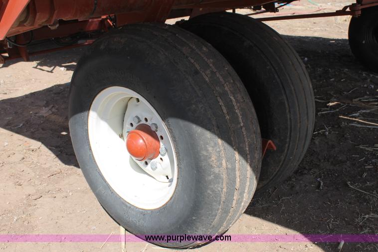 image for item C3786 2000 Hesston 4910 large square baler