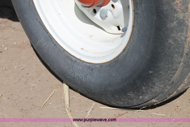 image for item C3786 2000 Hesston 4910 large square baler