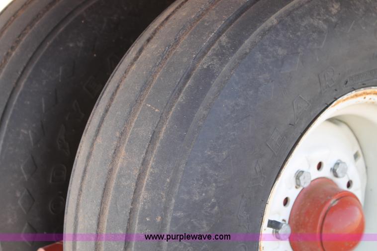 image for item C3786 2000 Hesston 4910 large square baler