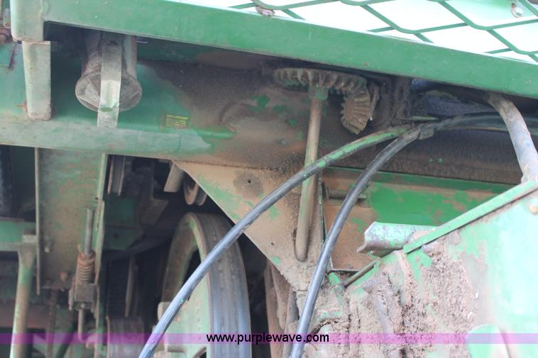 image for item C3797 1977 John Deere 7700 Turbo combine