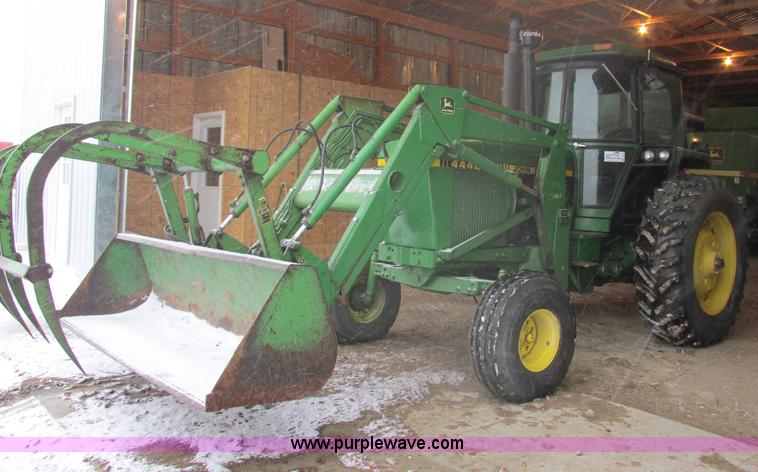 image for item E5423 1979 John Deere 4440 tractor